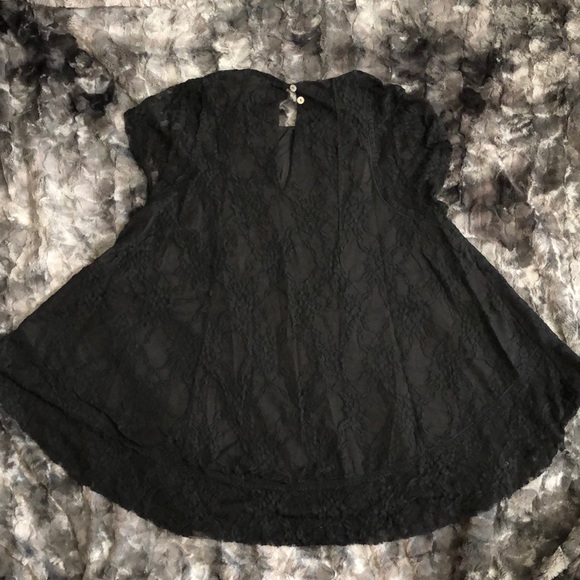 Women’s Wishlist short sleeve lace swing top - Picture 2 of 6